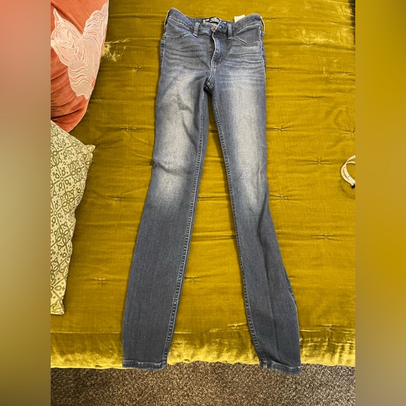 Hollister Skinny Jeans - Picture 2 of 4